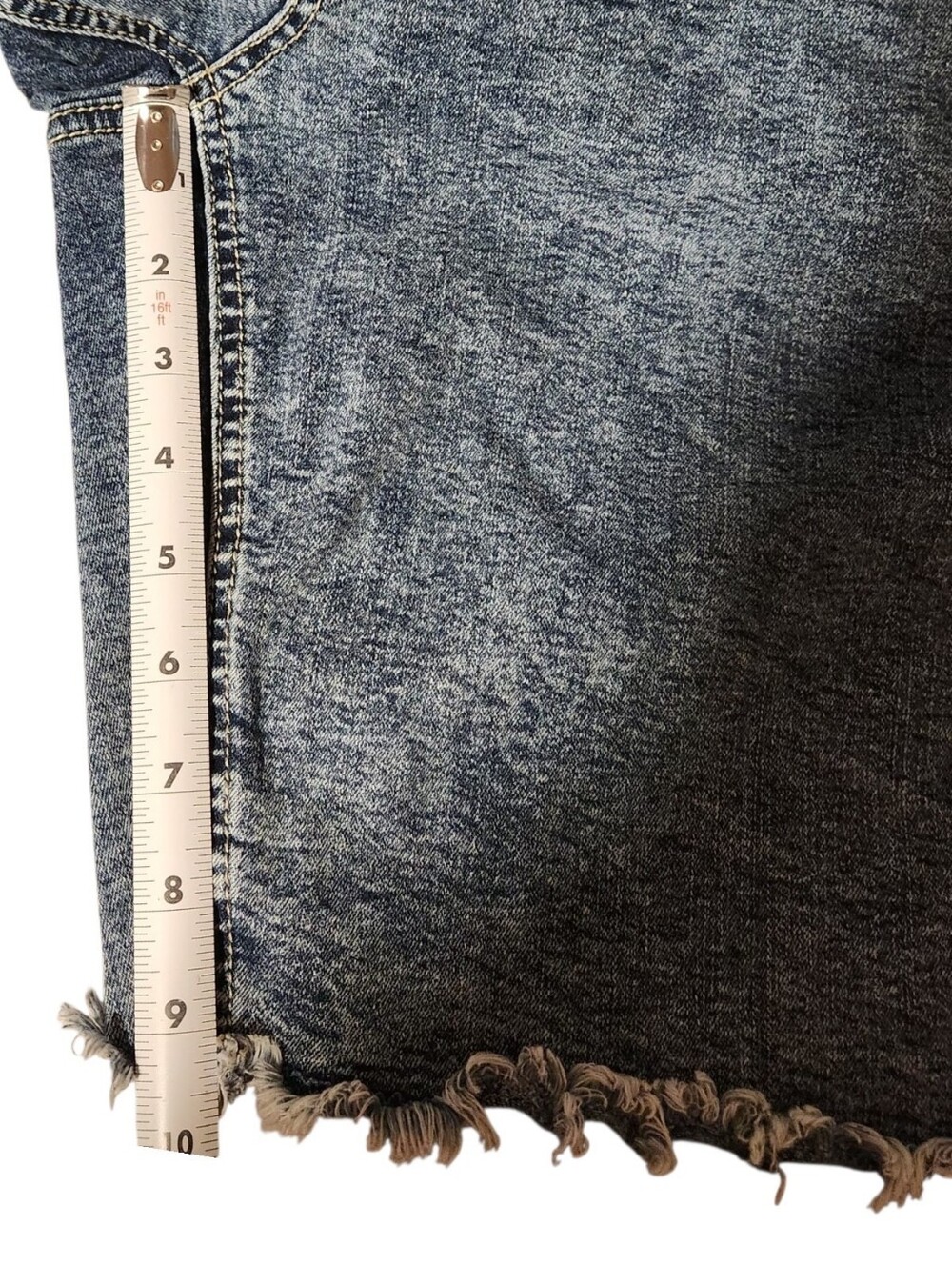 Cato Womens Sz 18W Curvy Denim Jean Shorts Raw Hem  Acid Wash Long Jorts Bermuda - Picture 6 of 11